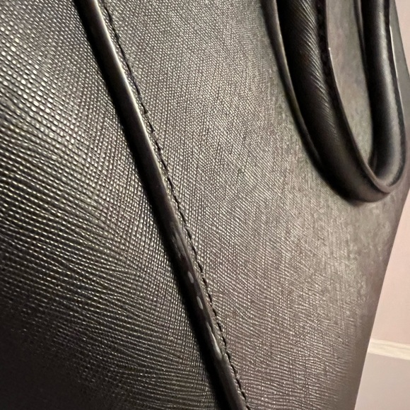 MICHAEL KORS
Saffiano Leather Handle Bag - Picture 3 of 8